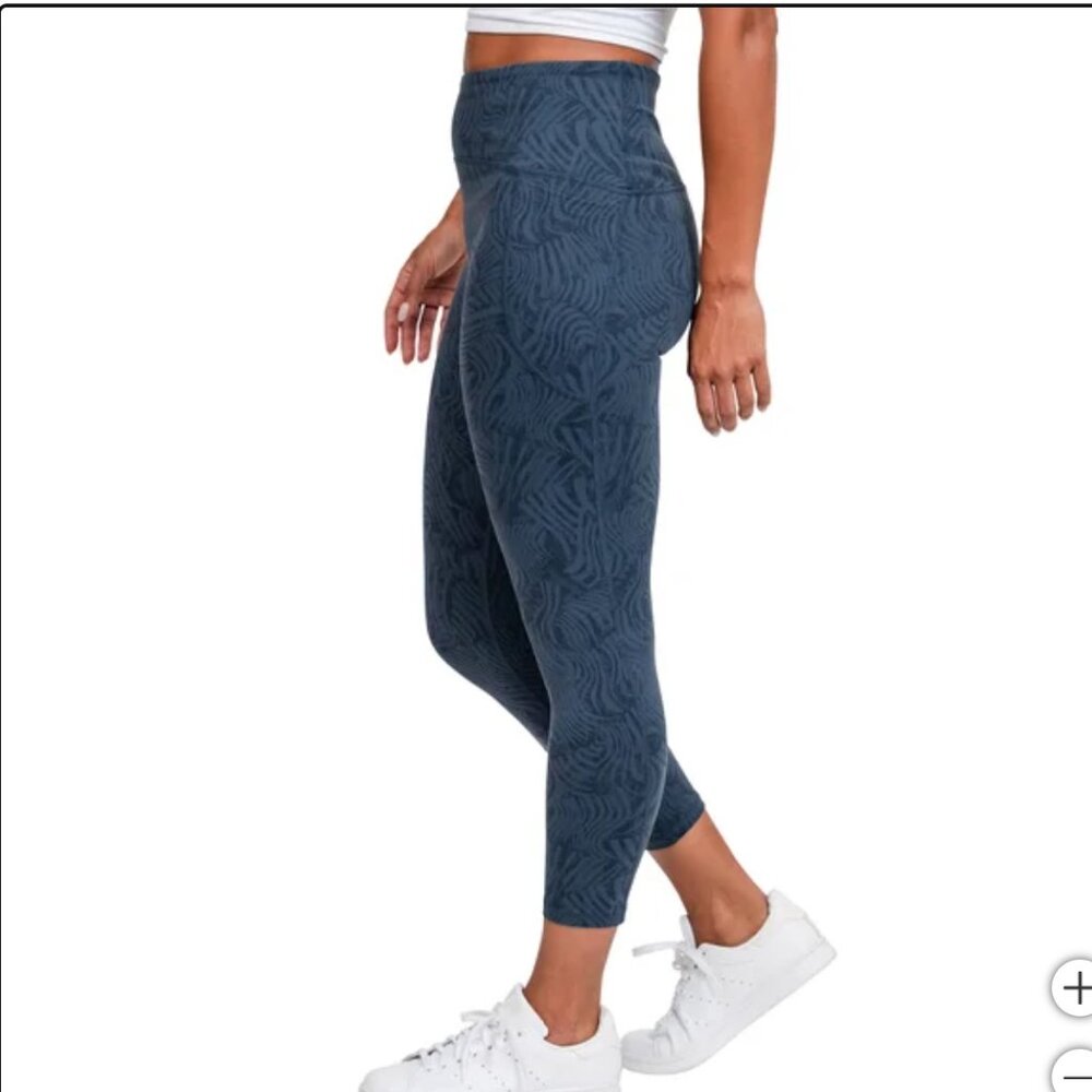 Ladies 2 pairs or Blue pattern TUFF Athletics cropped leggings